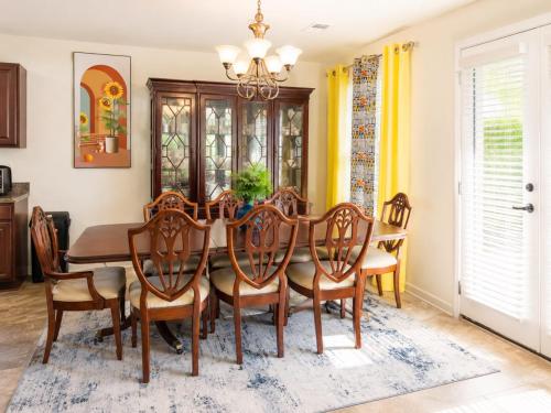 Guest House Haven with Gazebo in פאייטויל(ג'אי אי)