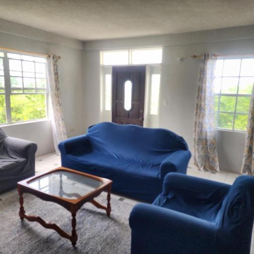 Kingdom Rentals - AirBnCar in Coulibistrie