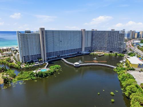 숙소 외관, Beach Nest Escape - 5 Pools, Hot Tub, Gym, Wi-Fi in 파나마 시티 (FL)