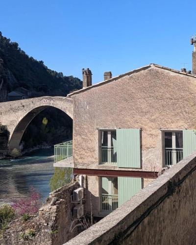 Appartement avec balcon vue Pont Roman de Nyons - Location saisonnière - Nyons