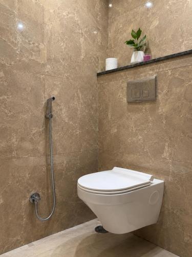Elegant couple Friendly 1BHK Comet by The Solis - image 4