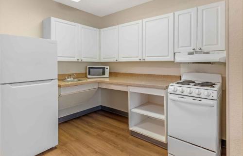 Extended Stay America Suites - West Palm Beach - Northpoint Corporate Park - image 32