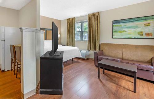 Extended Stay America Suites - West Palm Beach - Northpoint Corporate Park - image 17