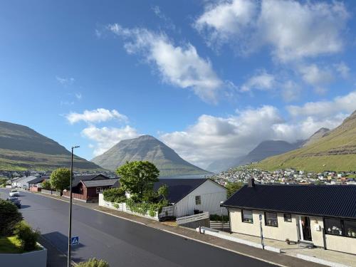 Nordic Fjord Retreat in Klaksvík