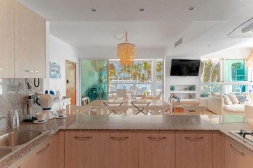 Beachfront Luxury Condo PGA Ocean View 4BR in La Caña