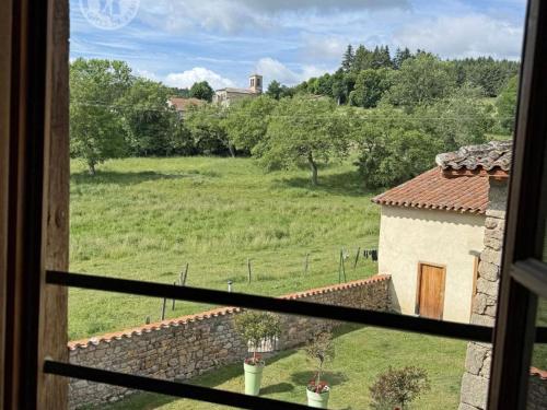 Gîte de charme rénové 3 épis, 2 chambres en pleine nature - FR-1-496-92 (Gite de charme renove 3 epis, 2 chambres en pleine nature - FR-1-496-92) in Charbonnieres-les-Bains
