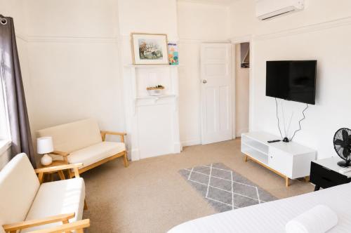 Cosy 3 Bedroom Apartment In Trendy Haberfield in Ashfield