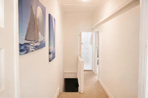 Cosy 3 Bedroom Apartment In Trendy Haberfield in Ashfield