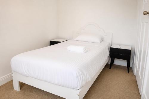Cosy 3 Bedroom Apartment In Trendy Haberfield in Ashfield