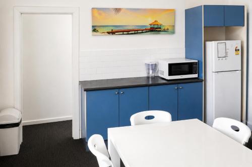 Cosy 3 Bedroom Apartment In Trendy Haberfield in Ashfield