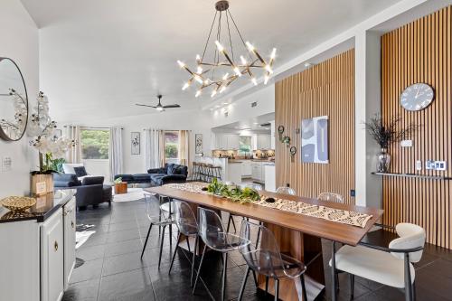 NEW Waterfront Escape - Paddleboards, GYM, Easy Living and Fun-inclusive in Shalimar (FL)