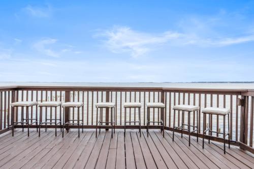 NEW Waterfront Escape - Paddleboards, GYM, Easy Living and Fun-inclusive in Shalimar (FL)