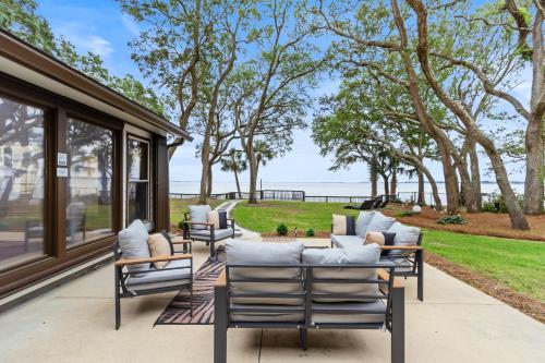 NEW Waterfront Escape - Paddleboards, GYM, Easy Living and Fun-inclusive in Shalimar (FL)