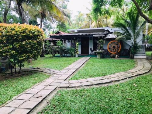 Yaye Guest House