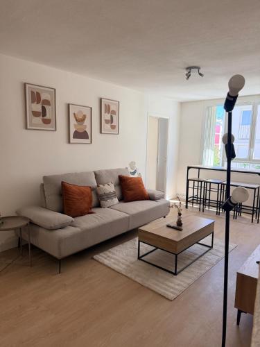 Grand T5 climatise-4 Chambres-Parking-Tram 3min-8 Pers in Alco