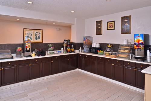 Econo Lodge Darien - 식음료(F&B)