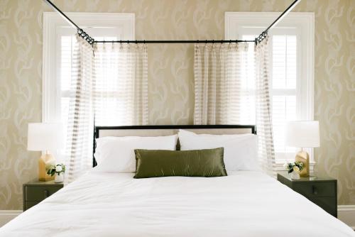 King Room image 4
