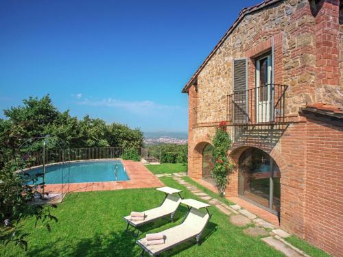Picturesque Villa in Arezzo with Swimming Pool