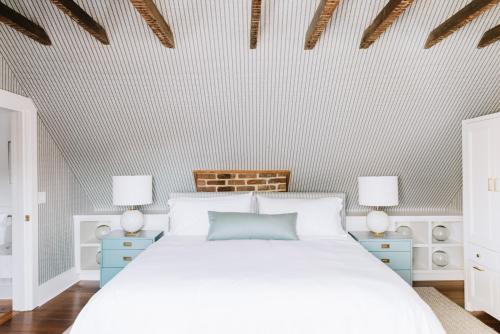 King Room image 4
