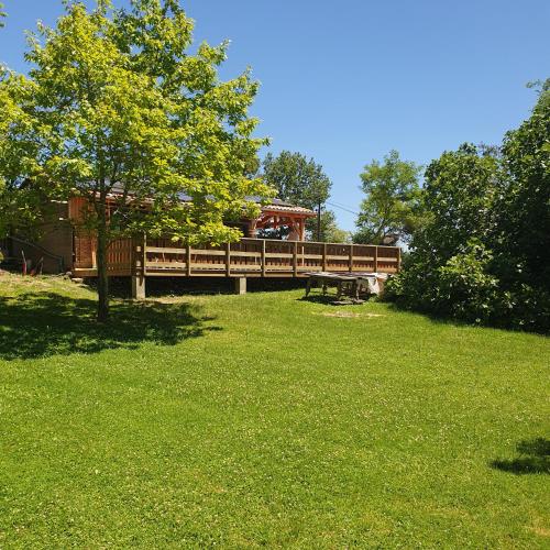 Dārzs, Gite Cocooning 4 étoiles avec spa et piscine (Gite Cocooning 4 etoiles avec spa et piscine) in Mones