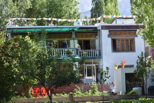 Larikha stay chumpa - image 2