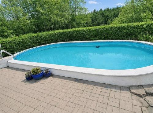 Spacious 225 m2 Villa with Private Pool and Secluded Lake Access