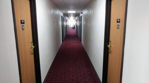 Red Carpet Inn - Windom