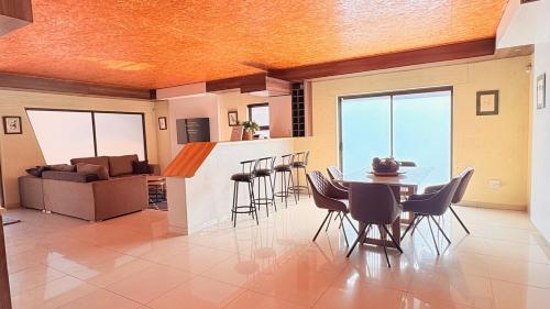 Mbala's Holiday Home in ראנד רייפלס