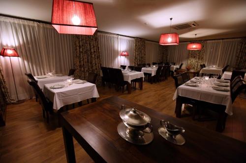 Étterem, La Senda de los Enebros in Higuera De Las Duenas