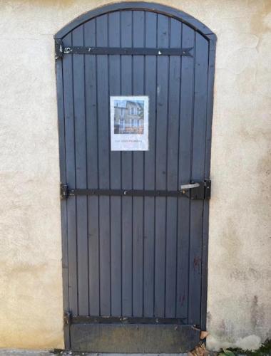 Entrance, Le logis d Adrien in Saint-Etienne-de-Lisse