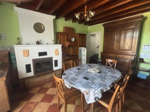 Kitchen, Le logis d Adrien in Saint-Etienne-de-Lisse