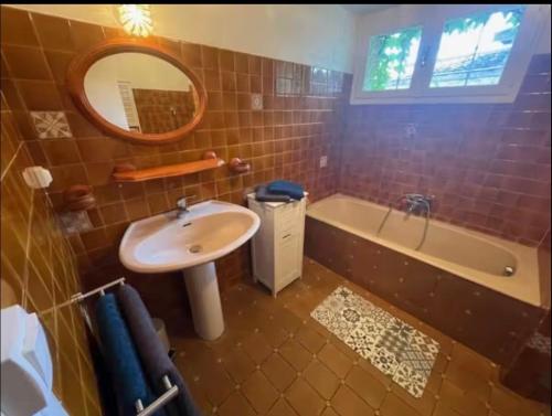 Bathroom, Le logis d Adrien in Castillon-la-Bataille