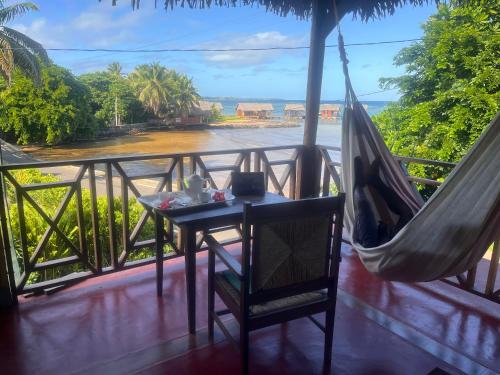 Балкон, Le Chant des Vagues Île Sainte-Marie Madagascar Oceanfront Ecolodge & Whale Observatory (Le Chant des Vagues Ile Sainte-Marie Madagascar Oceanfront Ecolodge & Whale Observatory) in Ile Sainte Marie
