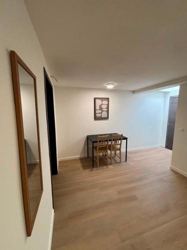 Instalaciones, Private Rooms in Shared 7BR Aprt, with WiFi near City Center in Suburbs