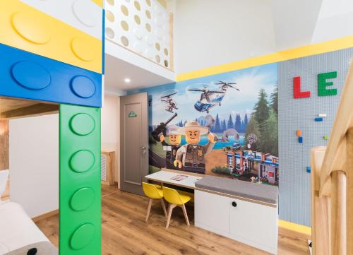 Kid’s club, "Gubei Delinshui Town Boutique Villa (Gubei Koushui Town Scenic Area Store) " in Beijing Wtown