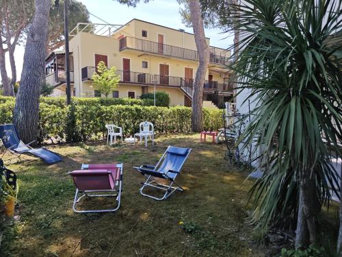 R08 - Trilocale con giardino privato e garage