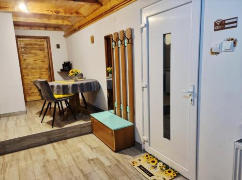 Apartment and room Babe Mare in Krivi Put