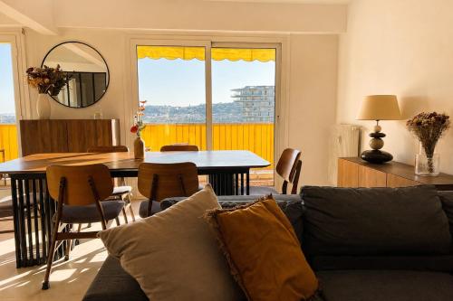 Appartement rénové avec terrasse et vue dégagée