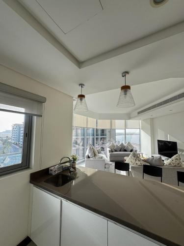 Beachside 2BR Retreat in Durrat Marina in Sakhir