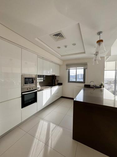 Beachside 2BR Retreat in Durrat Marina in Sakhir