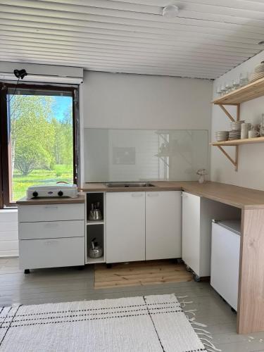Mökki Pyhäjoen läheisyydessä, aurinkopaneeli järjestelmä