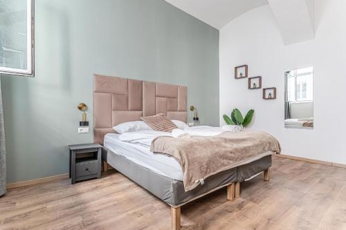 8-min Walk to Westbahnhof Chic 1BR Apartment, Vienna