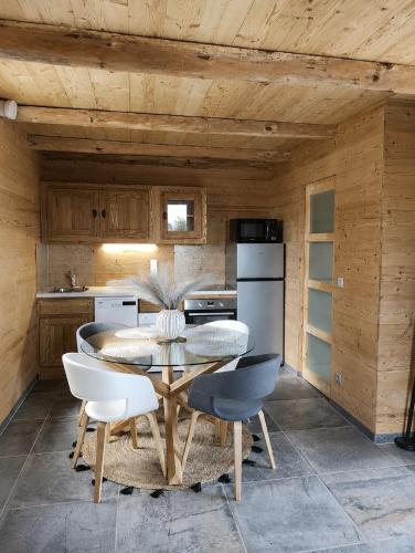 CHALET COSY A LA MONTAGNE AVEC SAUNA TONNEAU situé à St Laurent en Grandvaux - Proche lacs cascades et pistes de ski gîte à louer Saint-Laurent-en-Grandvaux