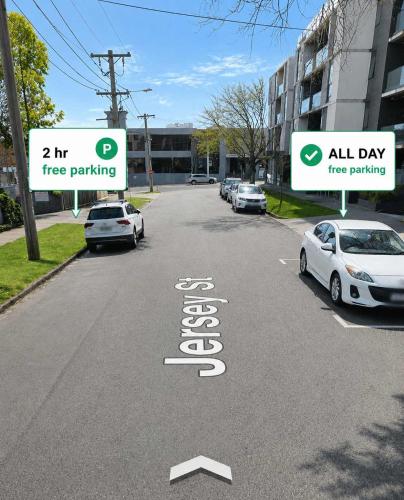 Executive Stay Quiet 2BR 2BA Study Tram at Door Secure Parking in Balwyn