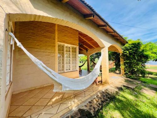 Casa frente al río con piscina