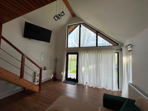 Létesítmények, Căsuțele H - Cabane A-Frame, Ciubăr, Cheile Doftanei (Casutele H - Cabane A-Frame, Ciubar, Cheile Doftanei) in Breaza
