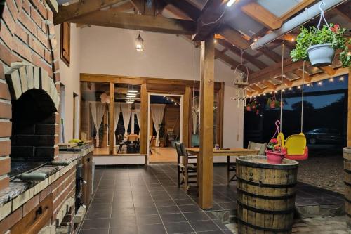 Létesítmények, Căsuțele H - Cabane A-Frame, Ciubăr, Cheile Doftanei (Casutele H - Cabane A-Frame, Ciubar, Cheile Doftanei) in Breaza