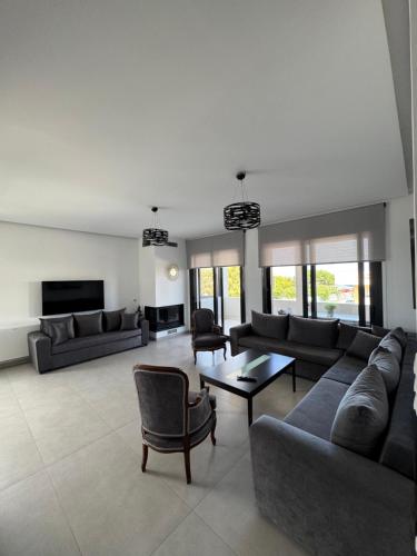 Meintis Apartments Rafina 2
