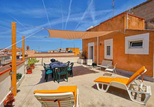 Central House, Terrasini