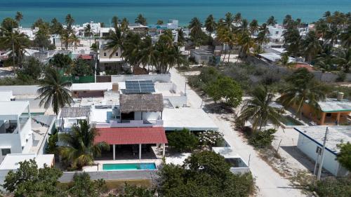 Private Pool, Beach Access 3BR Sleeps 6 in Chuburná